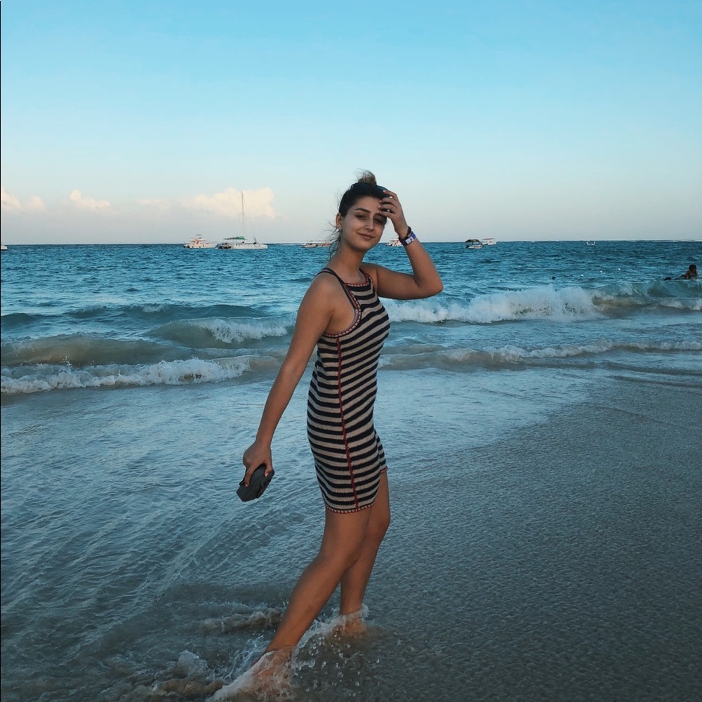DRESS
